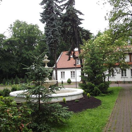 Dedek Park - Historyczny Dworek W Pieknym Parku Skaryszewskim Obok Stadionu Narodowego Warsaw Exterior photo