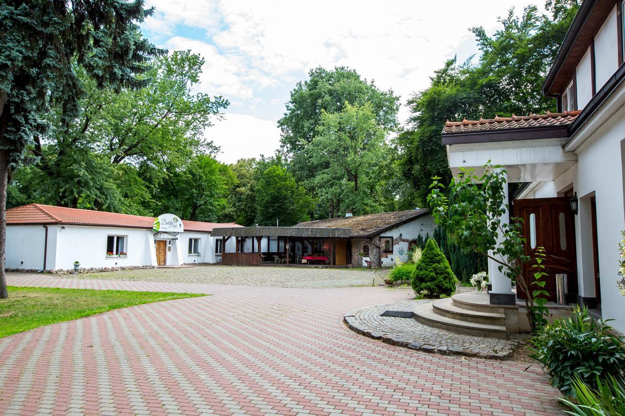 Dedek Park - Historyczny Dworek W Pieknym Parku Skaryszewskim Obok Stadionu Narodowego Warsaw Exterior photo